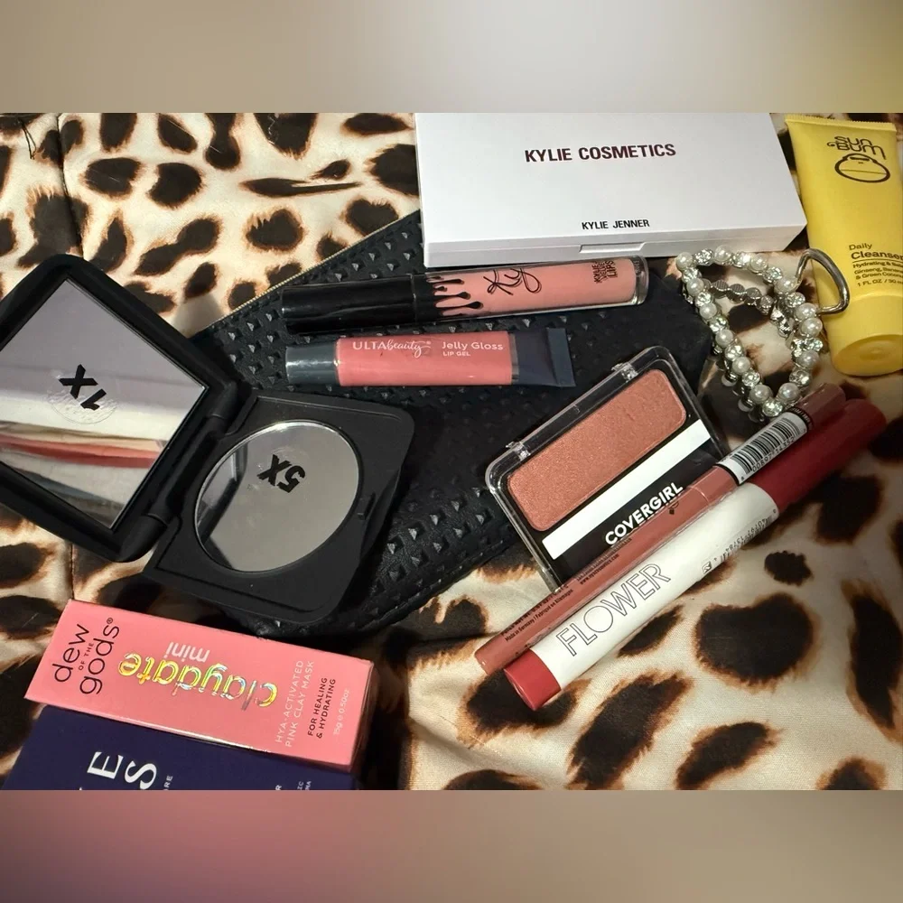 💕Makeup Bundle💕 - Picture 4 of 12